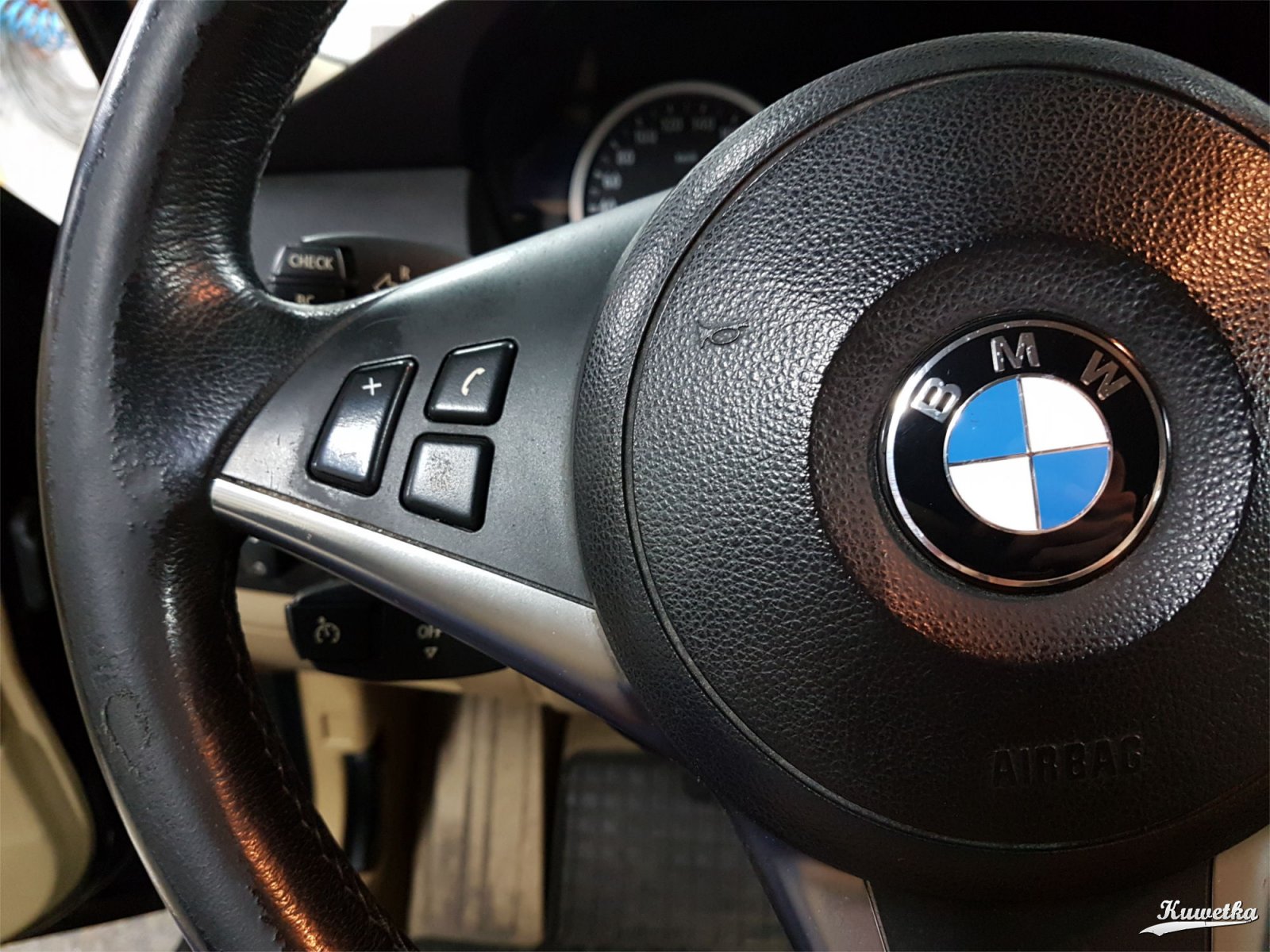 Błąd poduszki po zdjęciu kierownicy BMW E61 Kuwetka